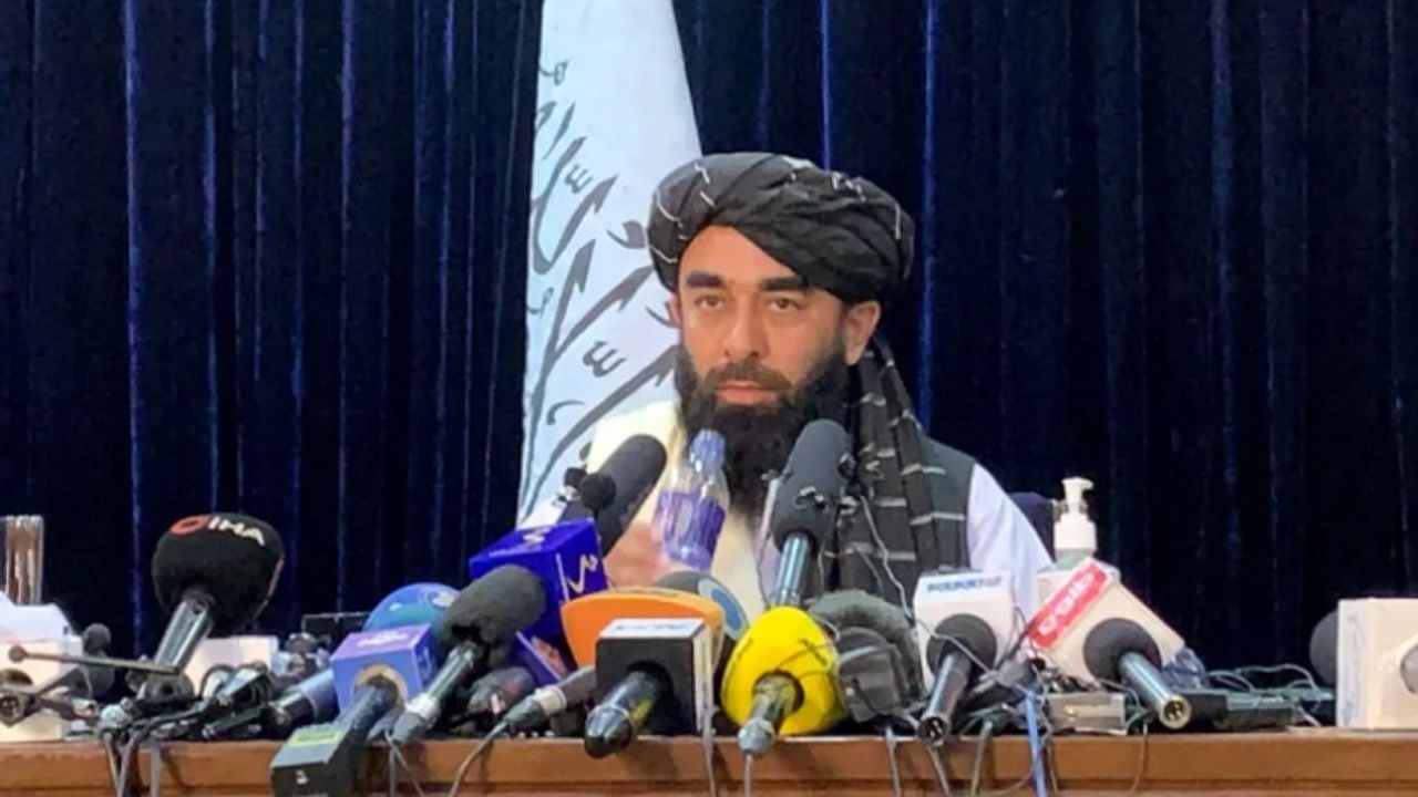 Taliban Sözcüsü: Düşman istemiyoruz, kadın hakları şeriata göre olacak