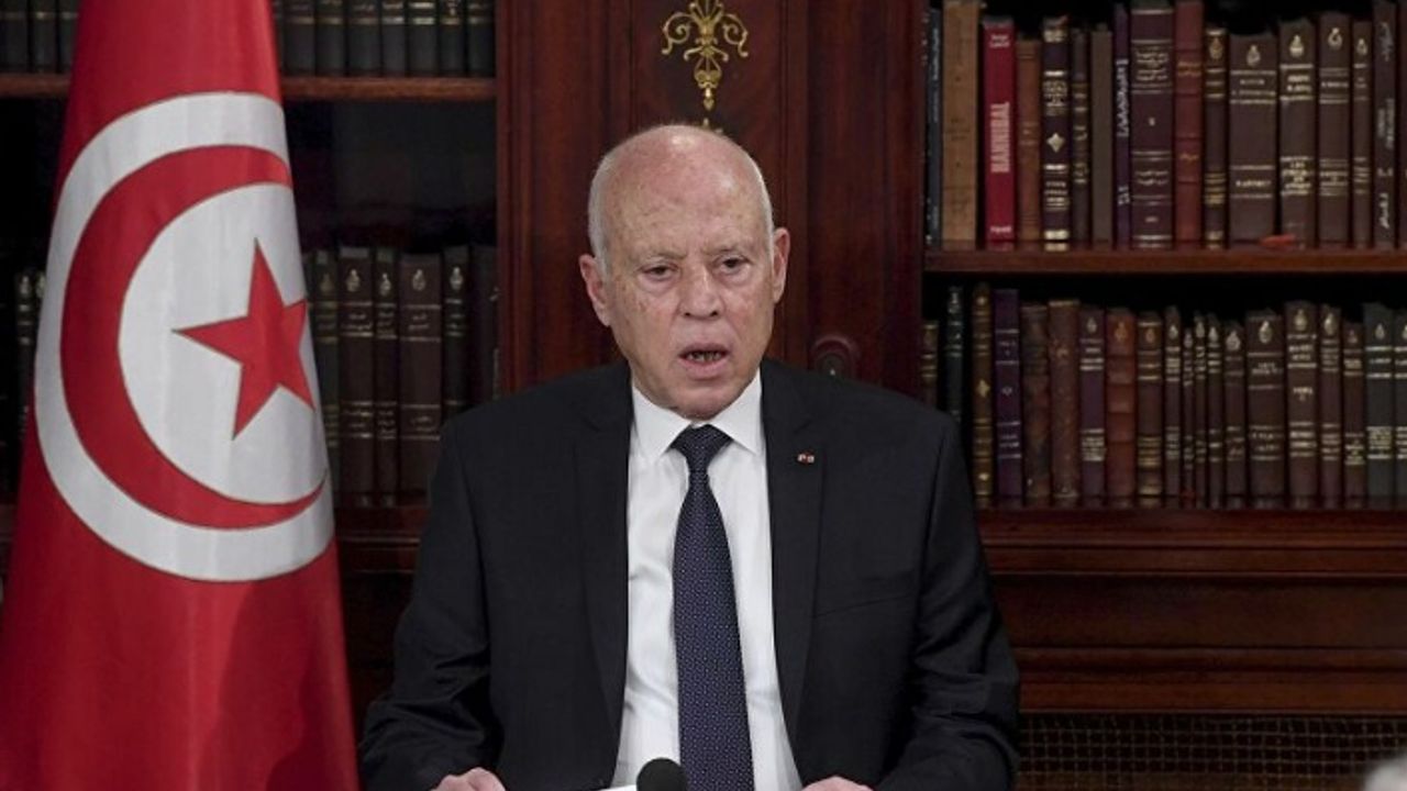 Tunus Cumhurbaşkanı 2 bakanı daha görevden aldı