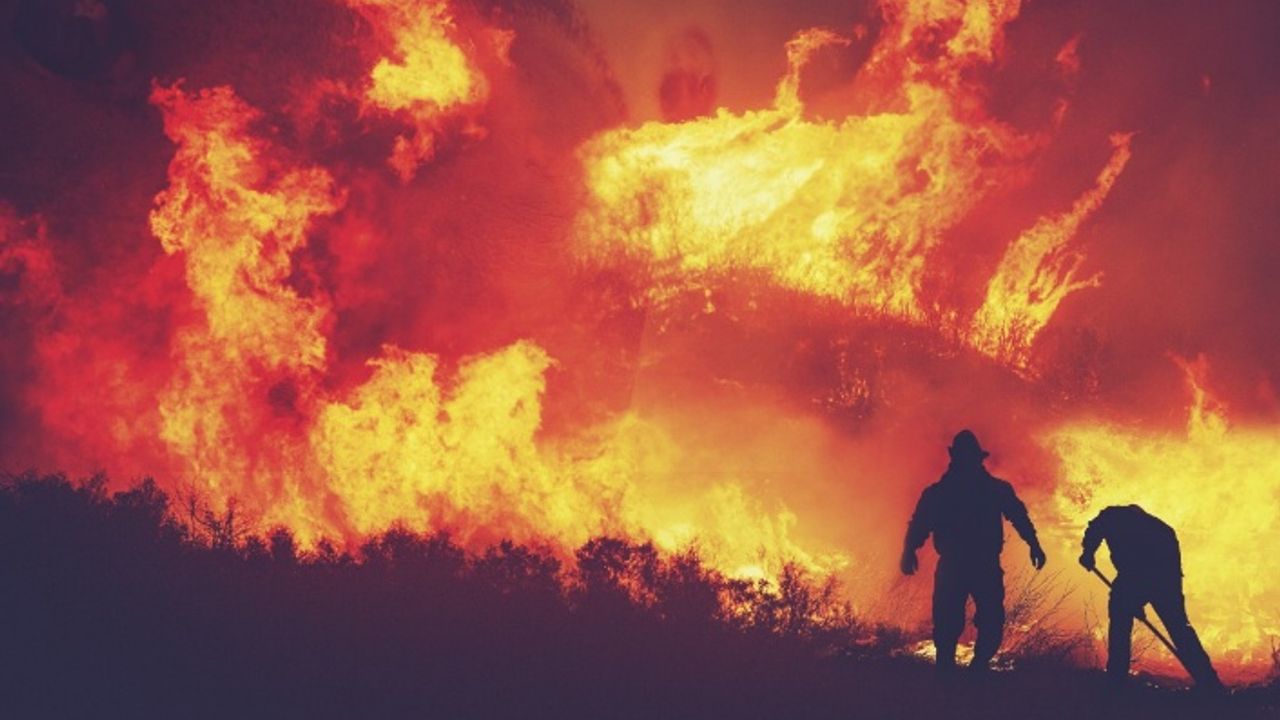 Yangınla mücadelede eleştirilen Miçotakis'ten kabine değişikliği
