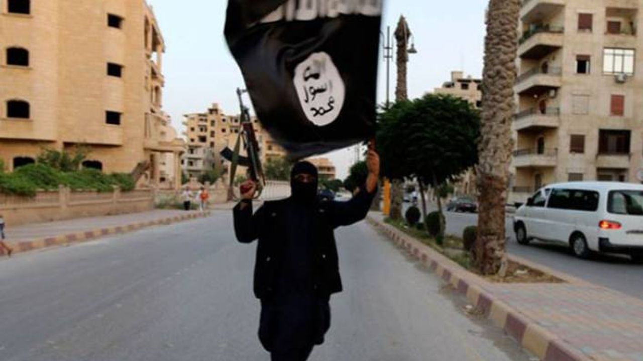 2 askerin yakılma fetvasını verdiği iddia edilen IŞİD kadısı tutuksuz yargılanıyor