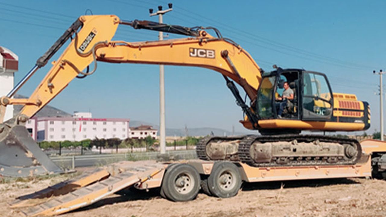 'AKP'li belediye başkanı, müteahhitliğini yaptığı kaçak inşaatta belediye araçlarını kullandı'