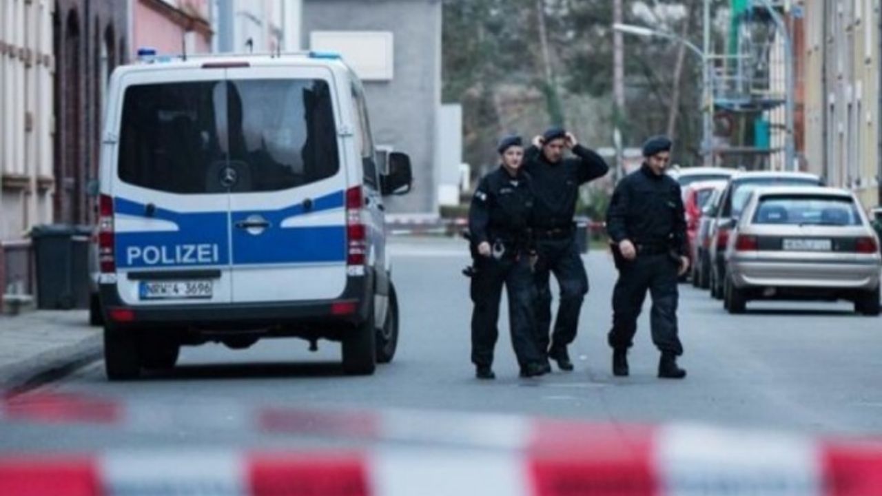 Almanya’da dernek ve Kürtlere ait evlere polis baskını