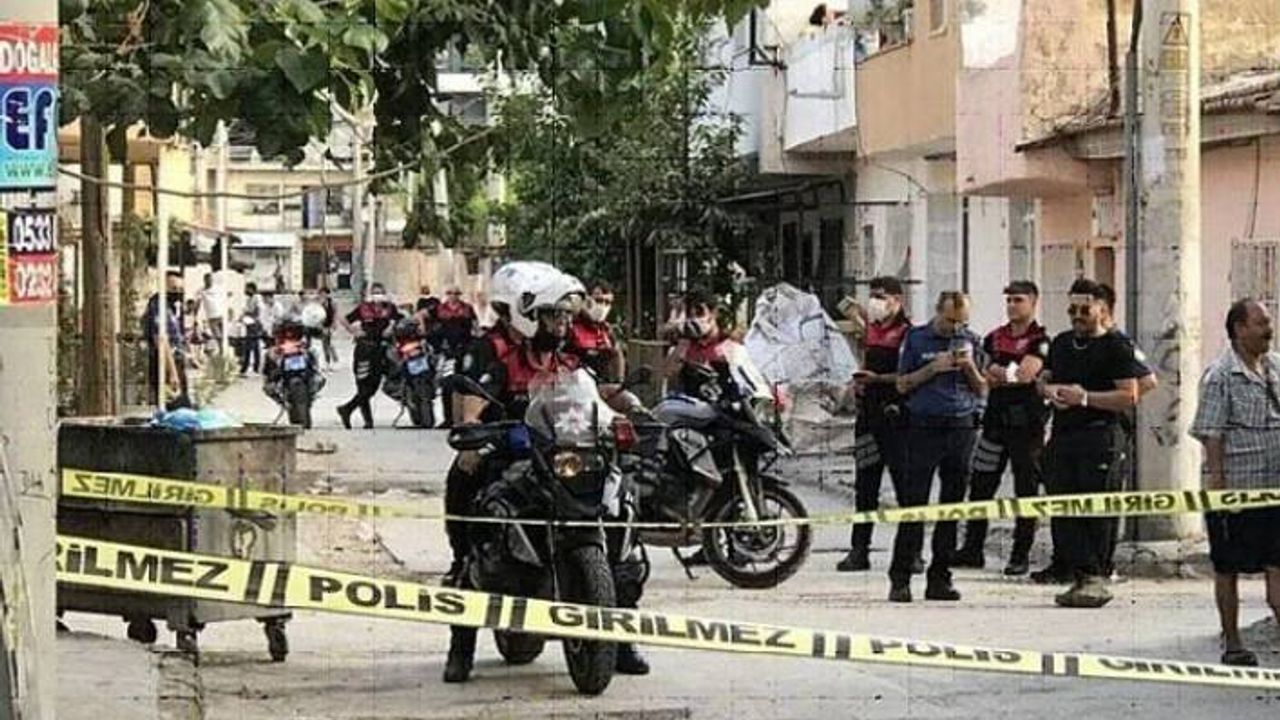 İzmir'de silahlı saldırı: Aralarında çocukların da olduğu 12 kişi yaralandı