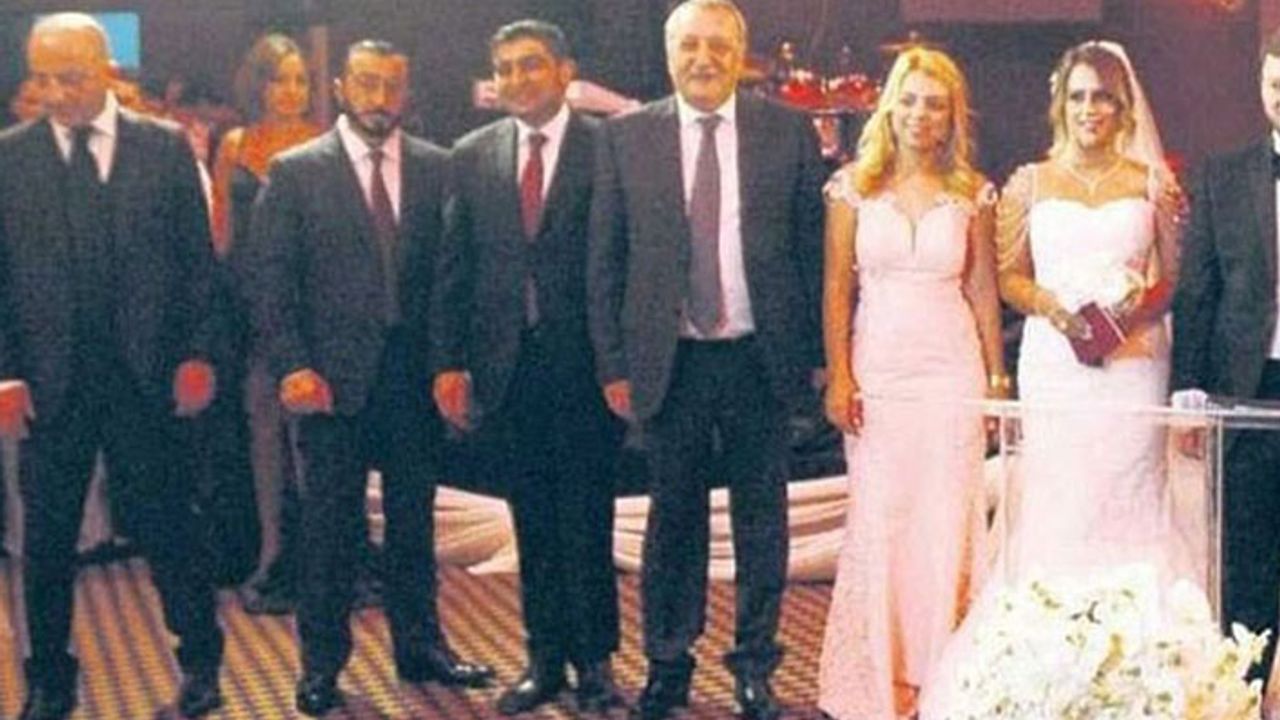 Mübarız Mansimov, 2016'da çekilen fotoğrafı anlattı: Bürokratlar da vardı düğünde