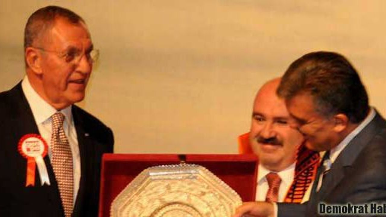 ‘Ak Aleviler’in Abdullah Gül iftarına tepki