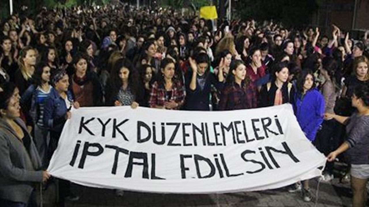AKP'yi eleştiren öğrenciye yurt yok! 