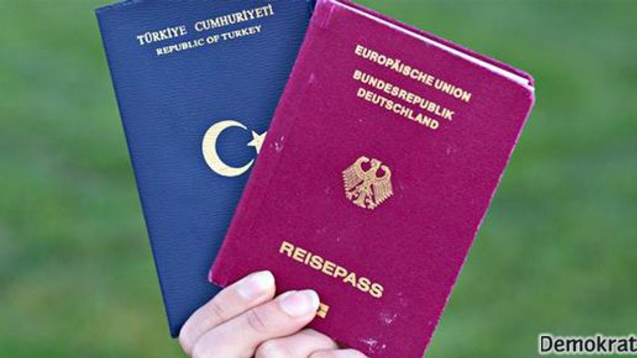 Almanya'da çifte vatandaşlığa ilk onay