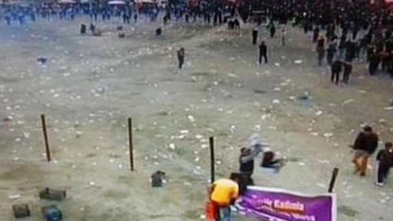 Polis, Batman'daki Newroz'a gaz bombasıyla saldırdı: Yaralılar var