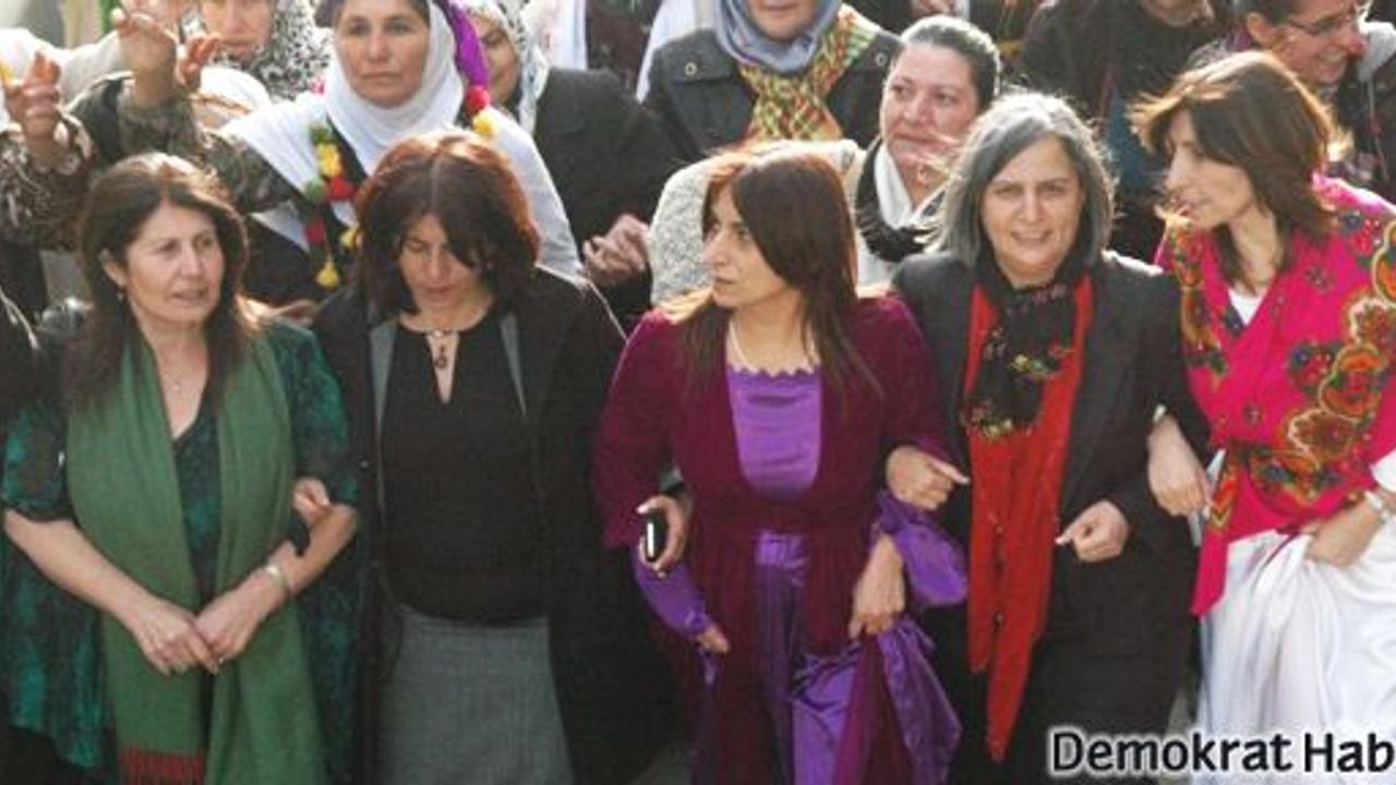 Binlerce kadın Dersim'de 8 Mart'ı kutladı