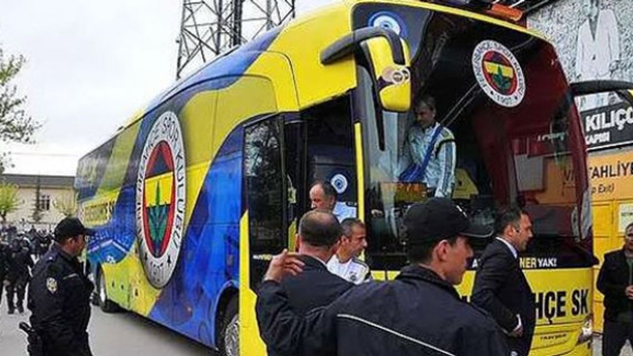 Bursa'da Fenerbahçe otobüsüne taşlı ve meşaleli saldırı