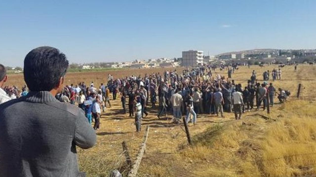 Çatışmalar artınca sınırdan Kobani'ye geçtiler