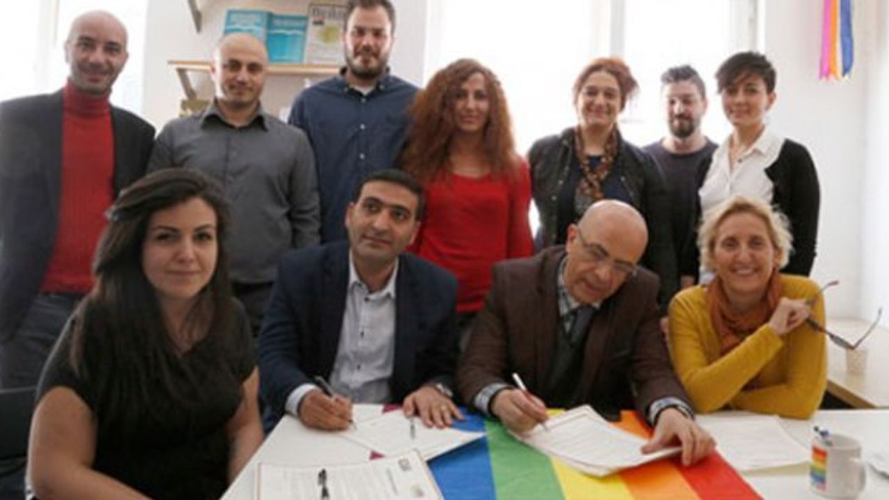 CHP'li adaylar LGBTİ Hakları Sözleşmesi'ni imzaladı