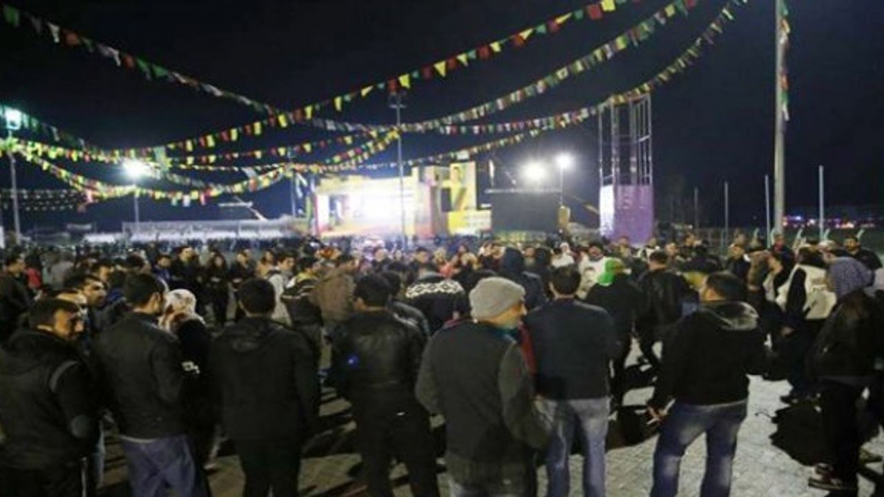 Diyarbakır'da halk geceden Newroz alanına geçmeye başladı