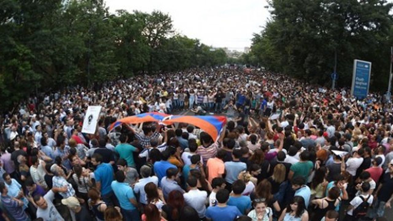 Ermenistan’daki protesto yaygınlaşıyor