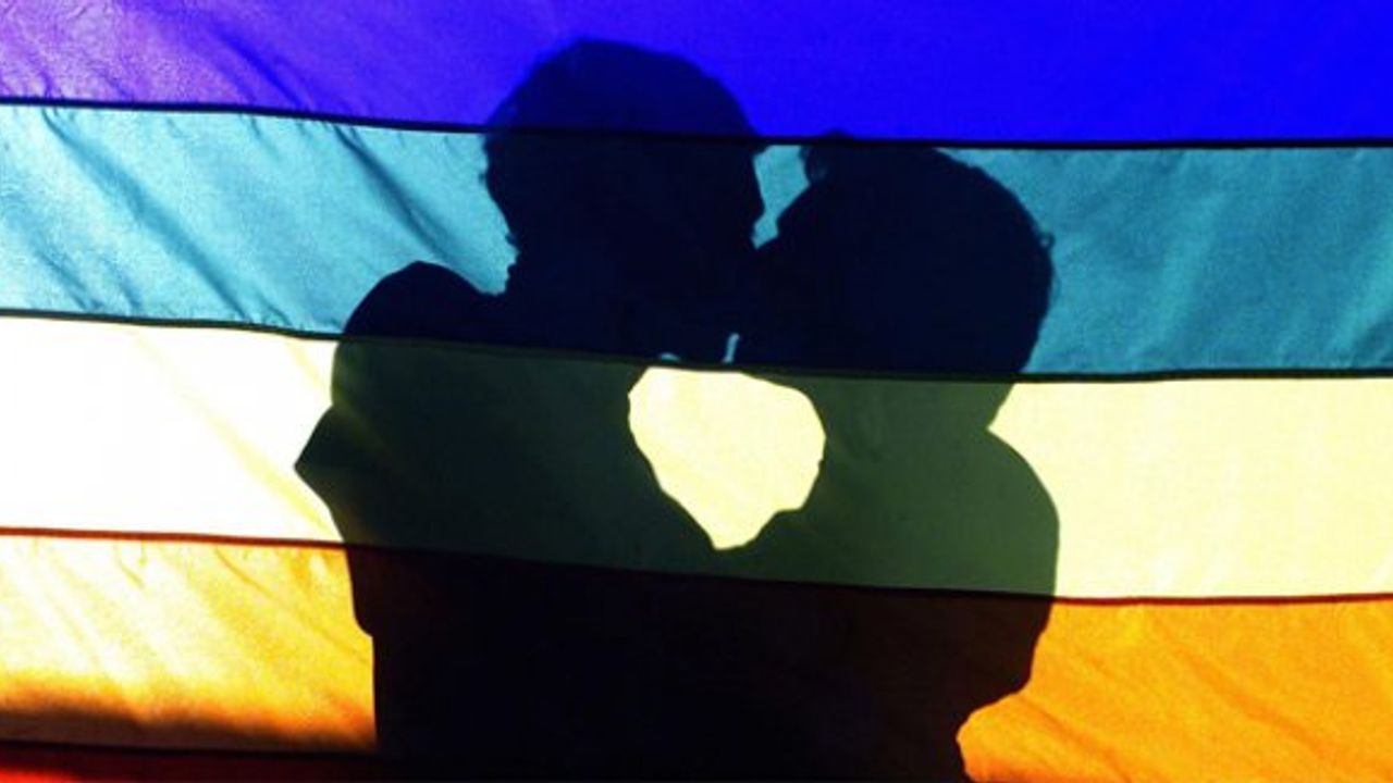 ABD'de eşcinsel evlilikleri onaylamayan memur tutuklandı