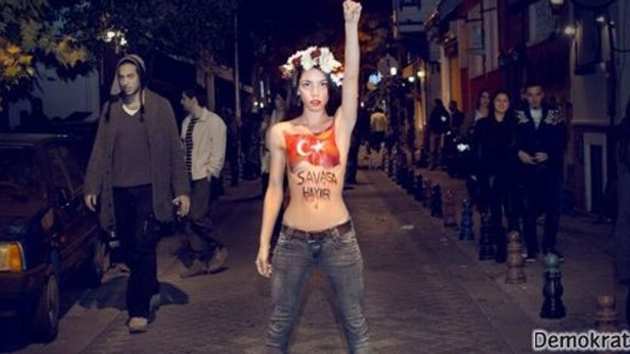 Femen'in 'üstsüz eylem' çağrısına ilk yanıt Kadıköy'den