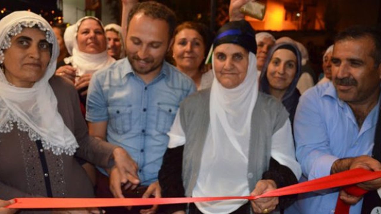 HDP, Gaziemir'deki bir seçim bürosunu 'Üç Fidan' anısına açtı