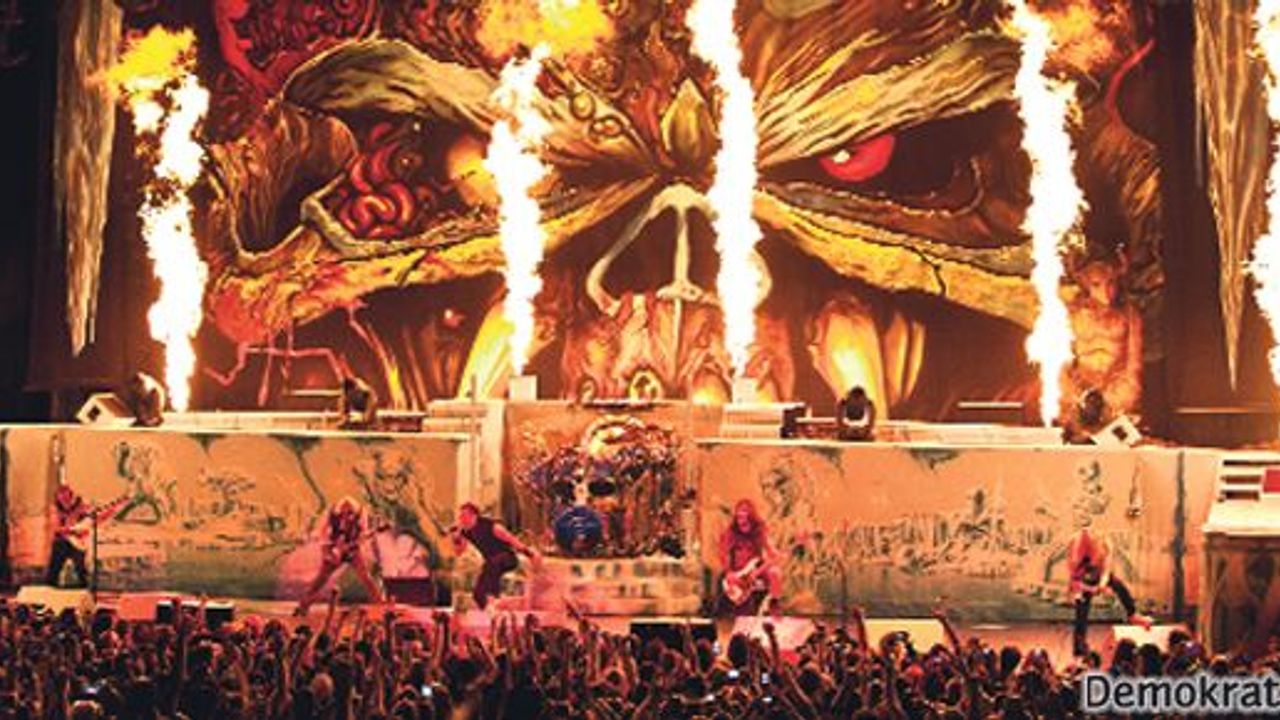 Iron Maiden konserinde Gezi'ye selam