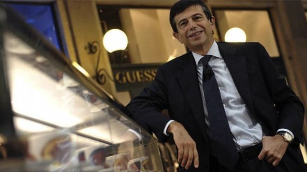 İtalya'da kol saatli yolsuzluk skandalında adı geçen bakan istifa etti