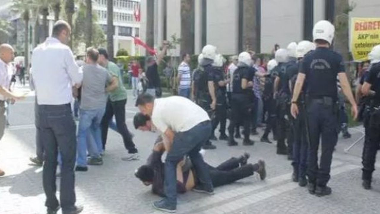 İzmir'de taziye çadırına polis saldırısı: 30 gözaltı