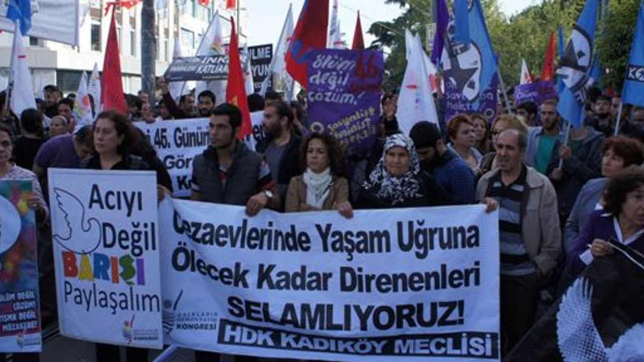 Kadıköy'deki açlık grevi eylemi engellendi