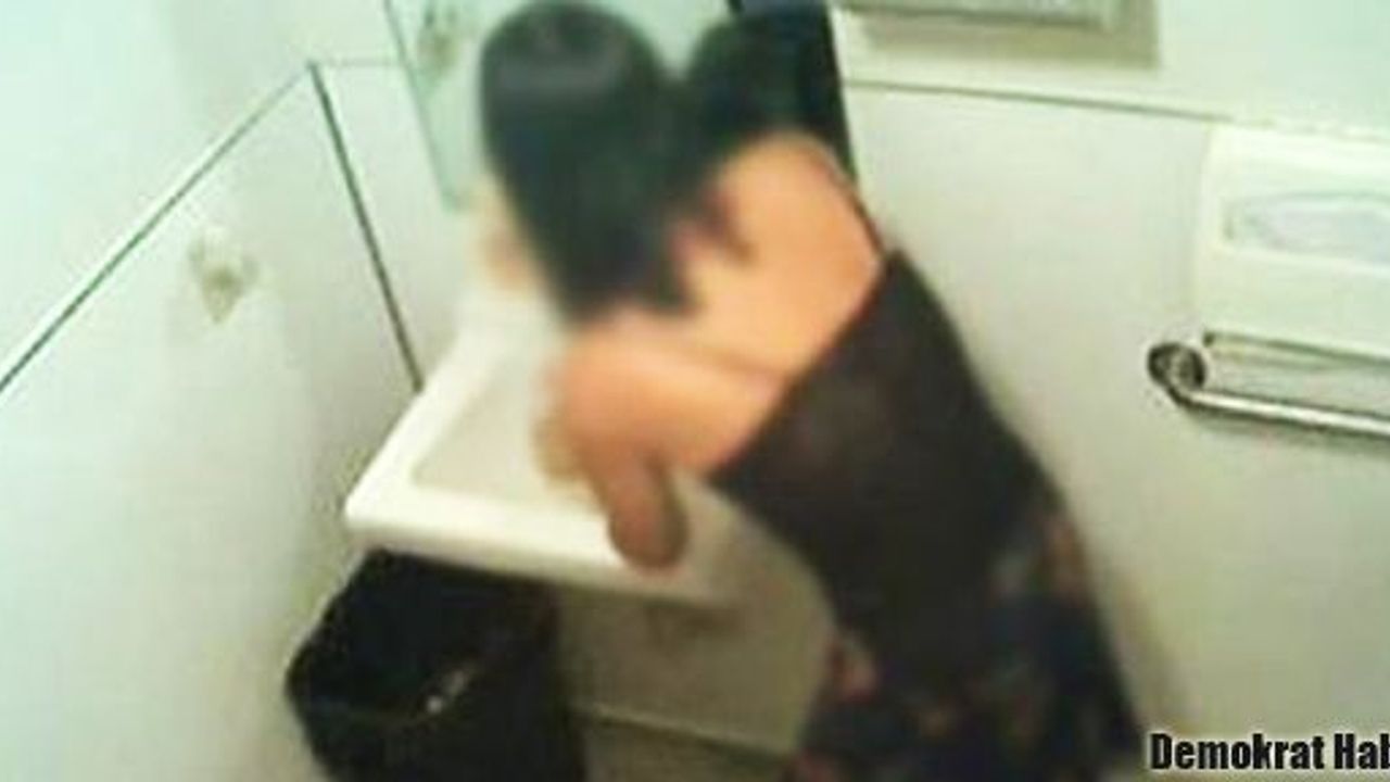 Kafenin kadınlar tuvaletinde gizli kamera skandalı