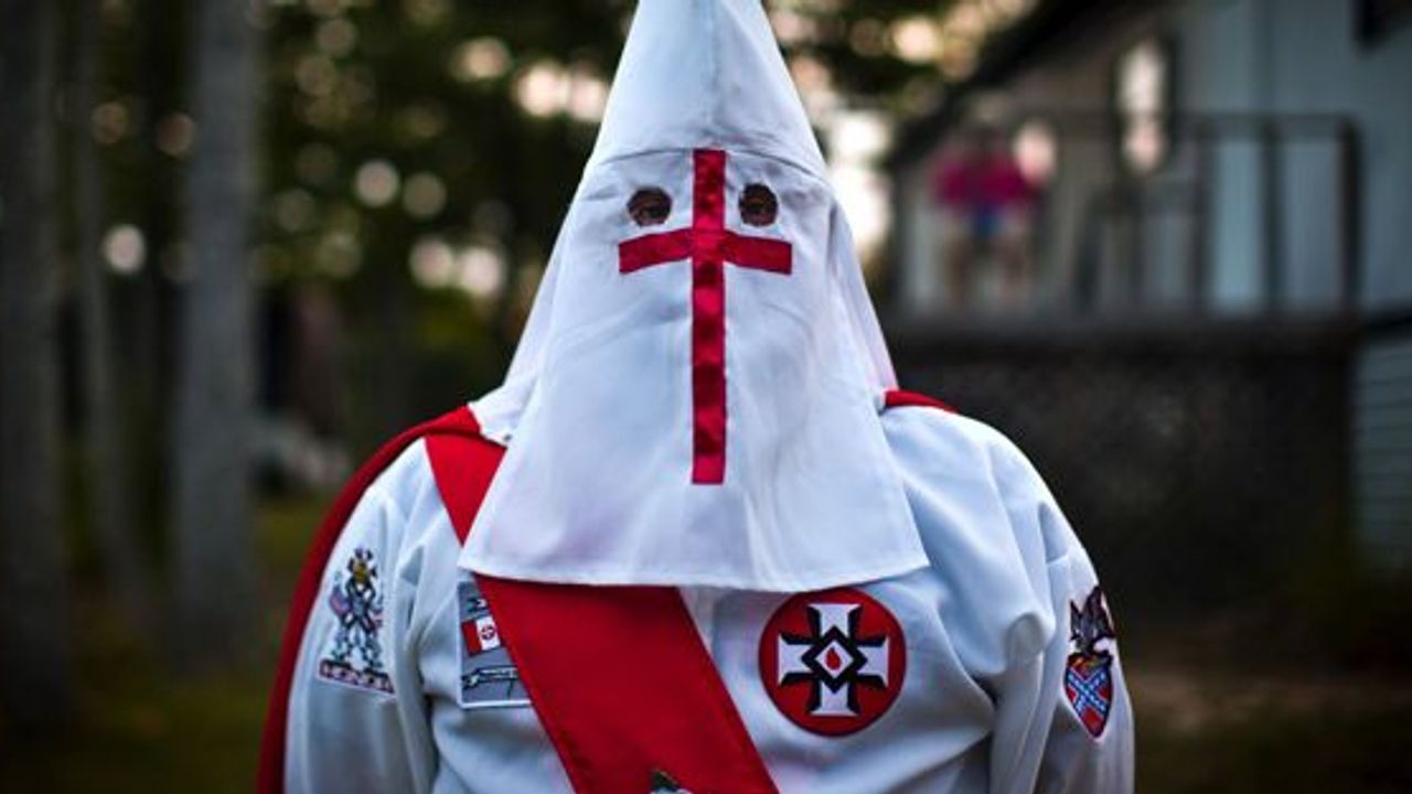  Ku Klux Klan, ABD'de siyahi genci vuran polise ödül veriyor