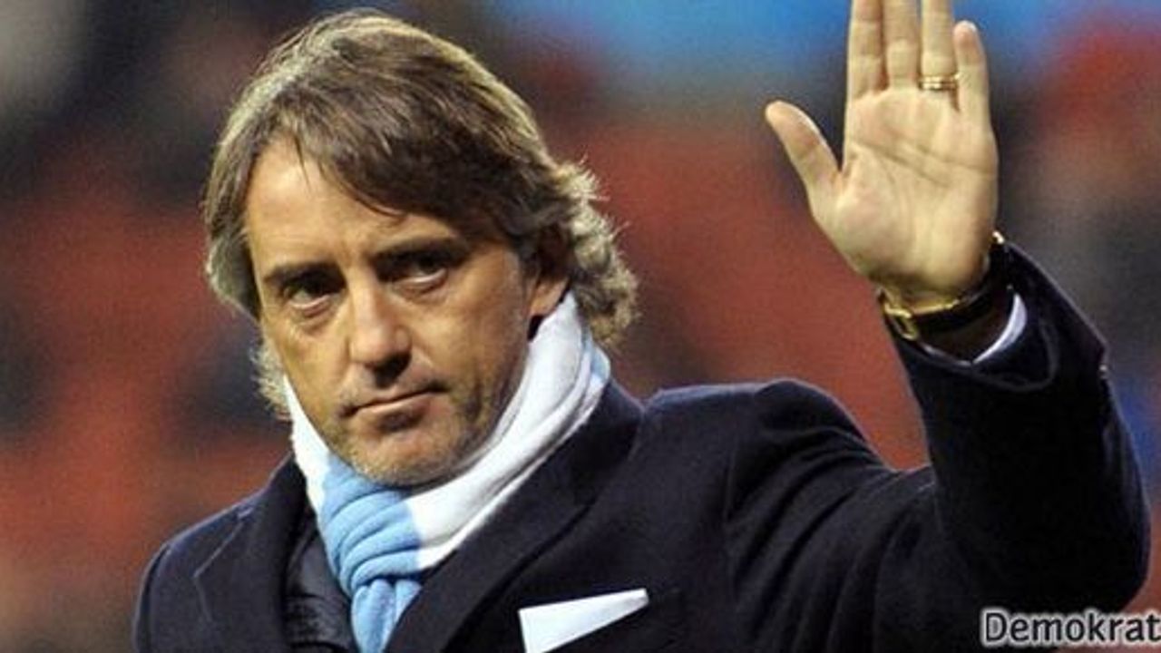 Mancini canlı yayında 3 futbolcusuna kapıyı gösterdi
