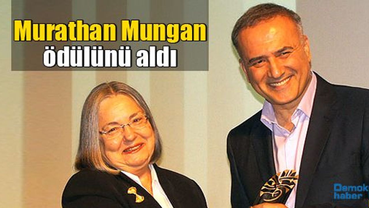 Murathan Mungan ödülünü aldı