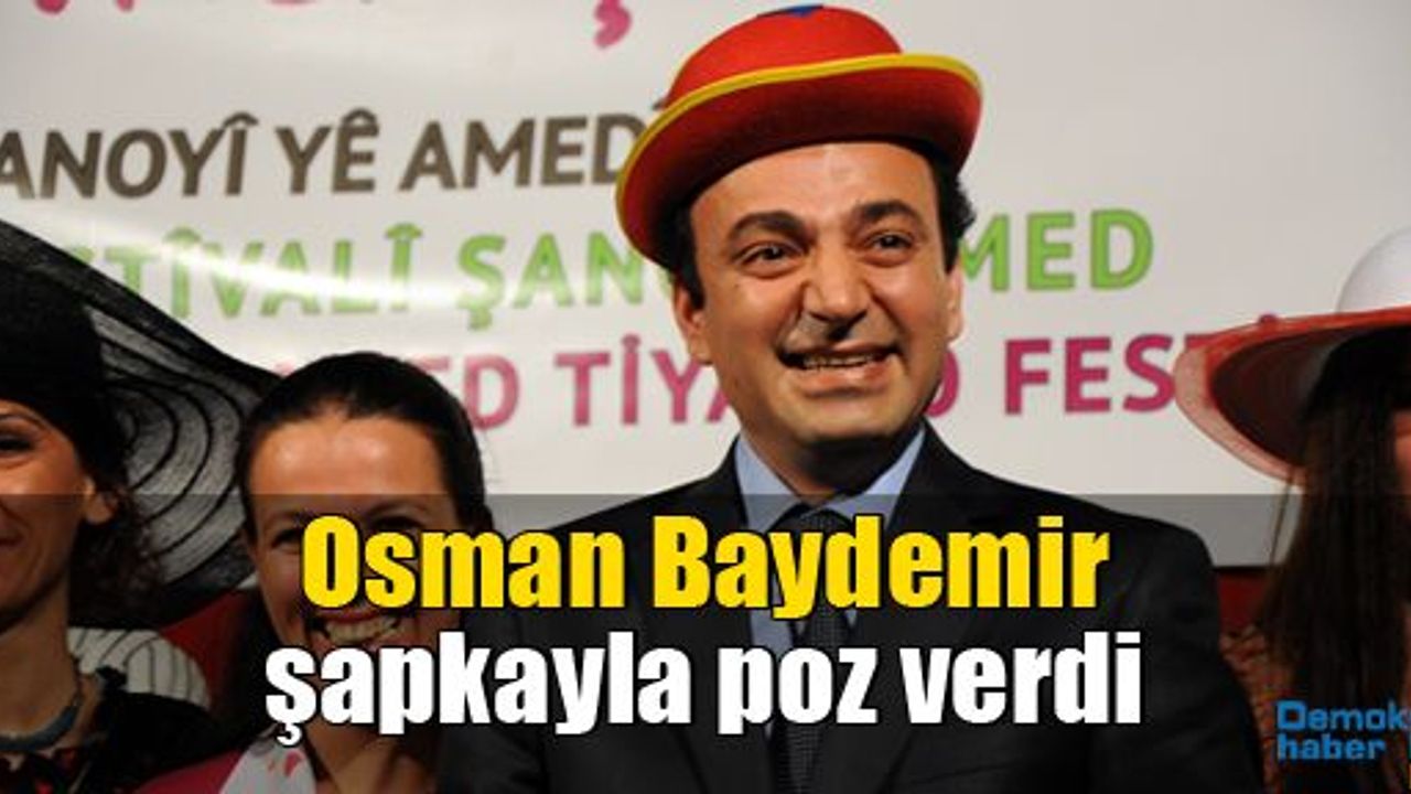 Osman Baydemir şapkayla poz verdi