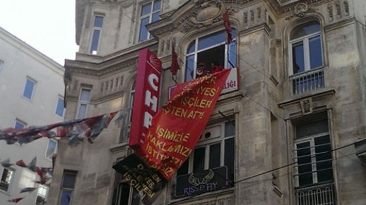 Sarıyer Belediyesi işçileri, CHP İstanbul İl Başkanlığı'nı işgal etti
