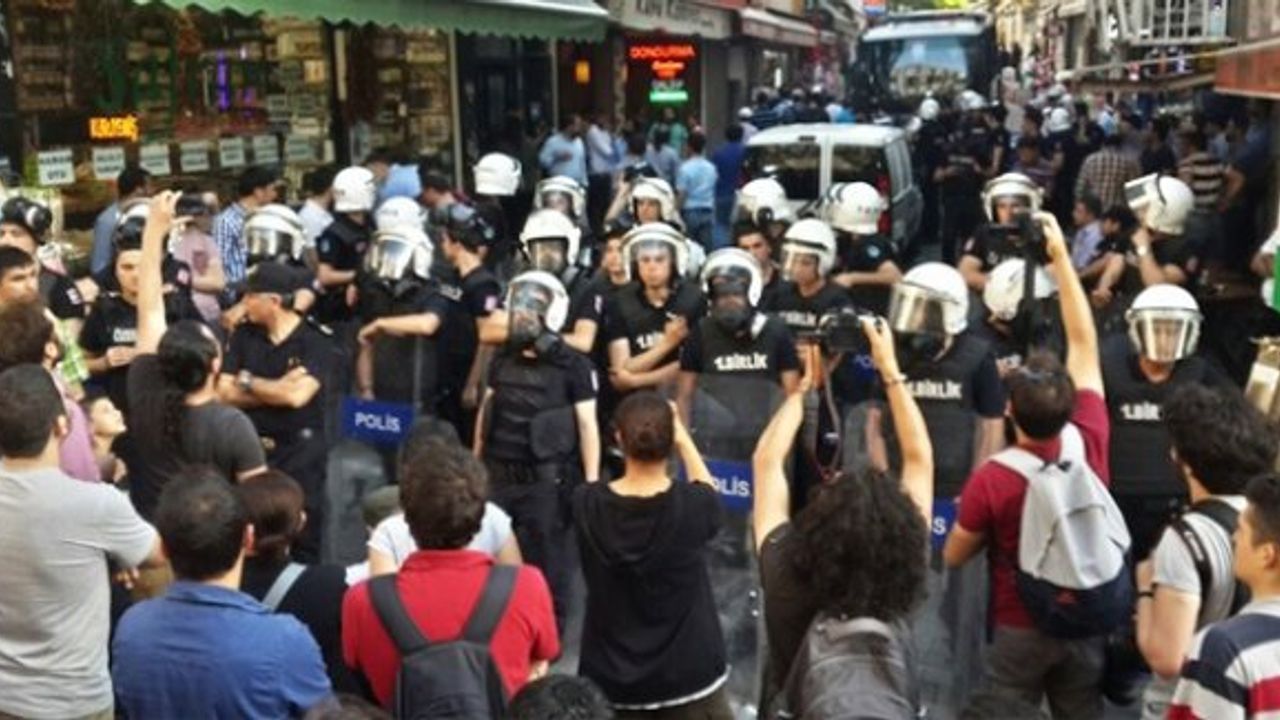 SDP Kadıköy ilçe örgütü binasına polis baskını: Gözaltılar var