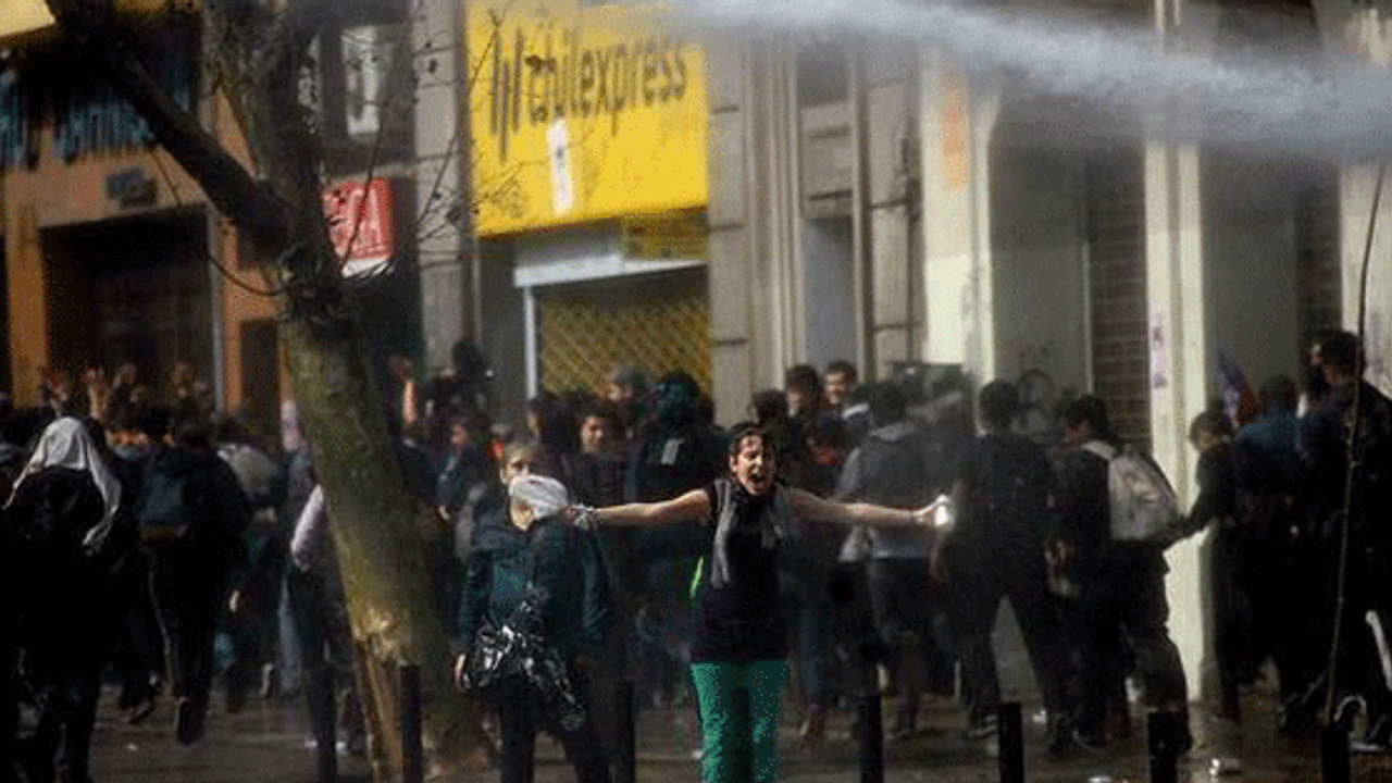 Şili'de öğrenci ayaklanması