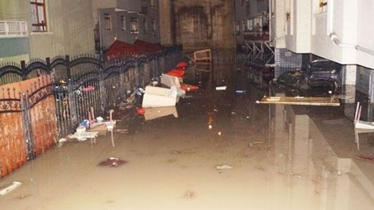 Sincan'da şiddetli yağış sonrası sel: Yaralılar var