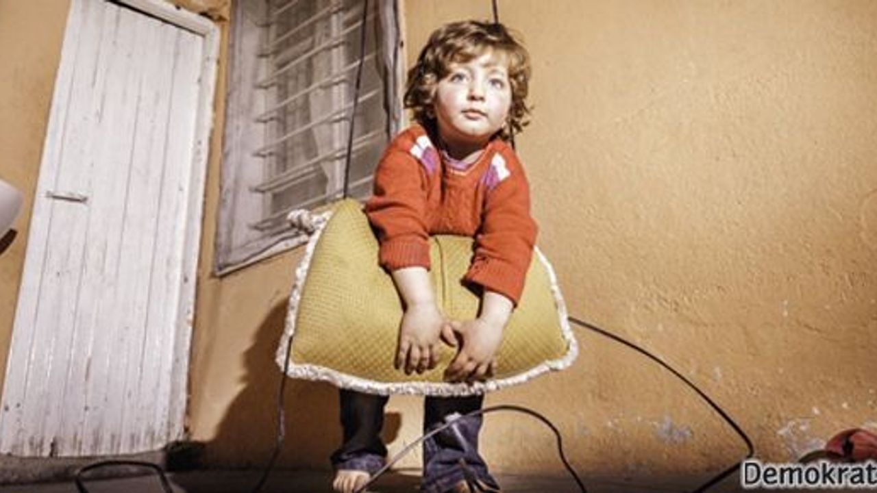 Suriyeli 3.5 yaşındaki Azize'nin hediyesi silah