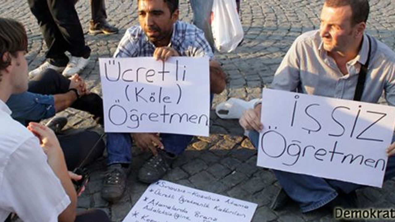 Taksim'de 3 öğretmen gözaltına alındı