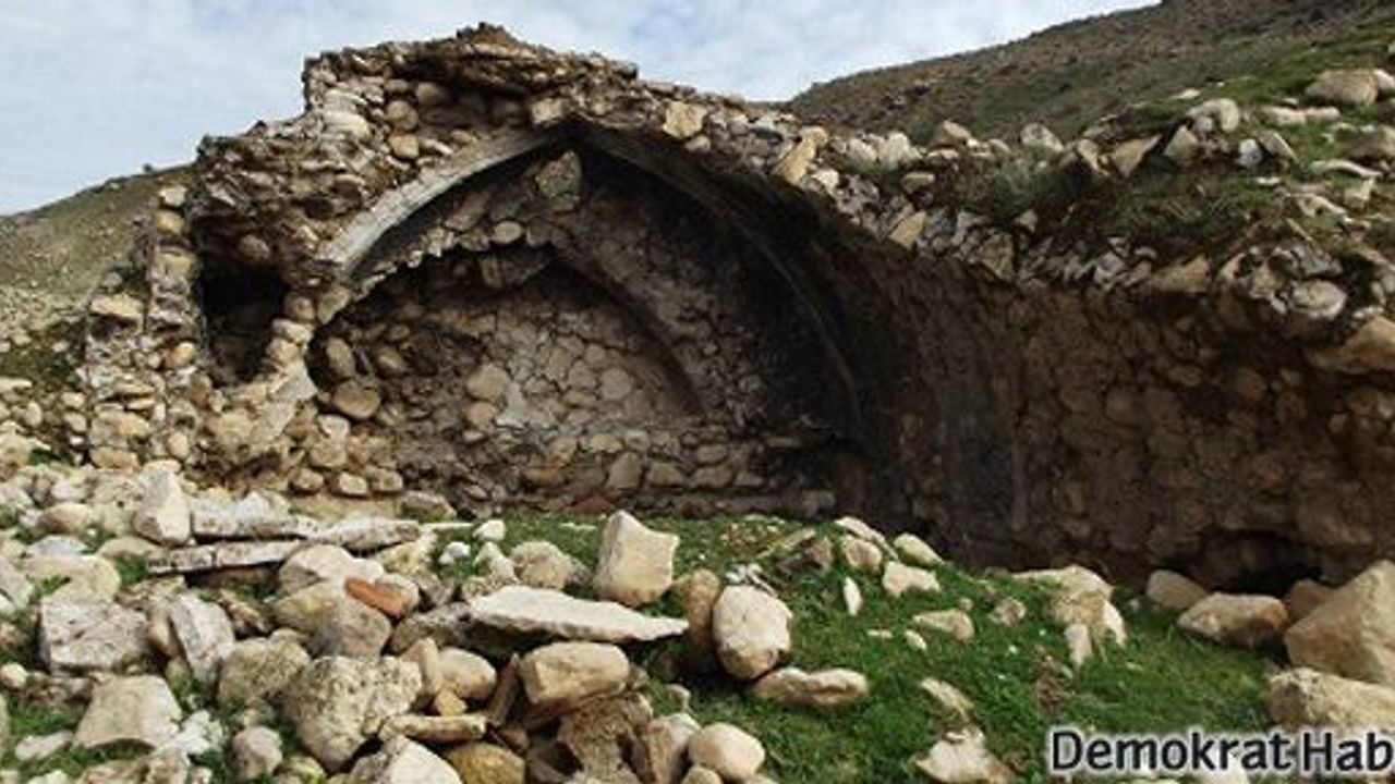 Tarihi Süryani köyü yok edildi
