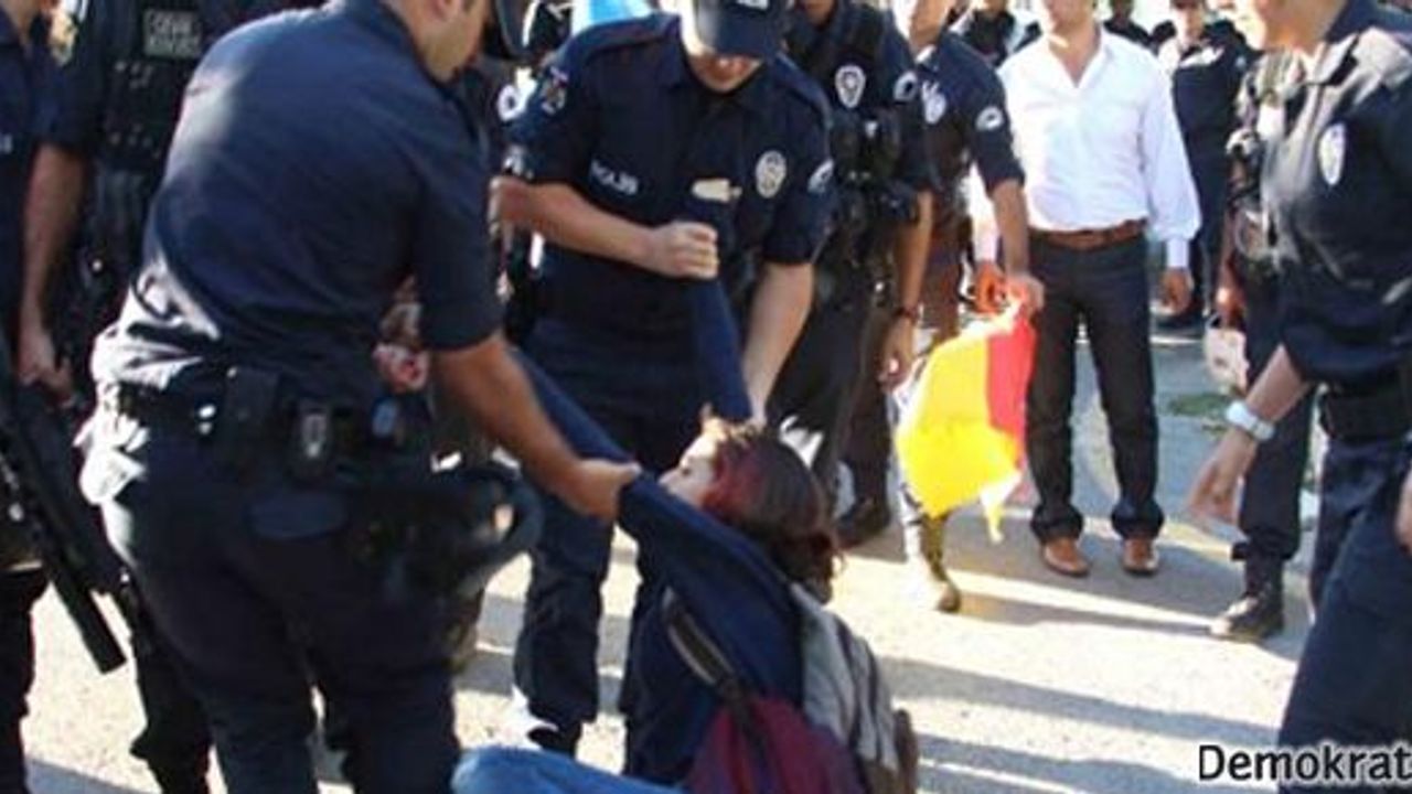TRT önündeki İnançer protestosuna polis müdahalesi 