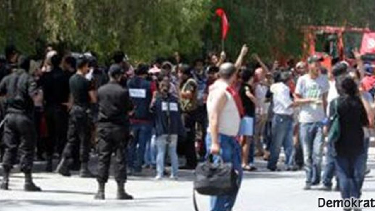  Tunus'ta güvenlik güçleri, protestocuları dağıttı