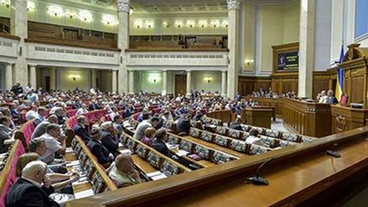 Ukrayna Parlamentosu feshedildi