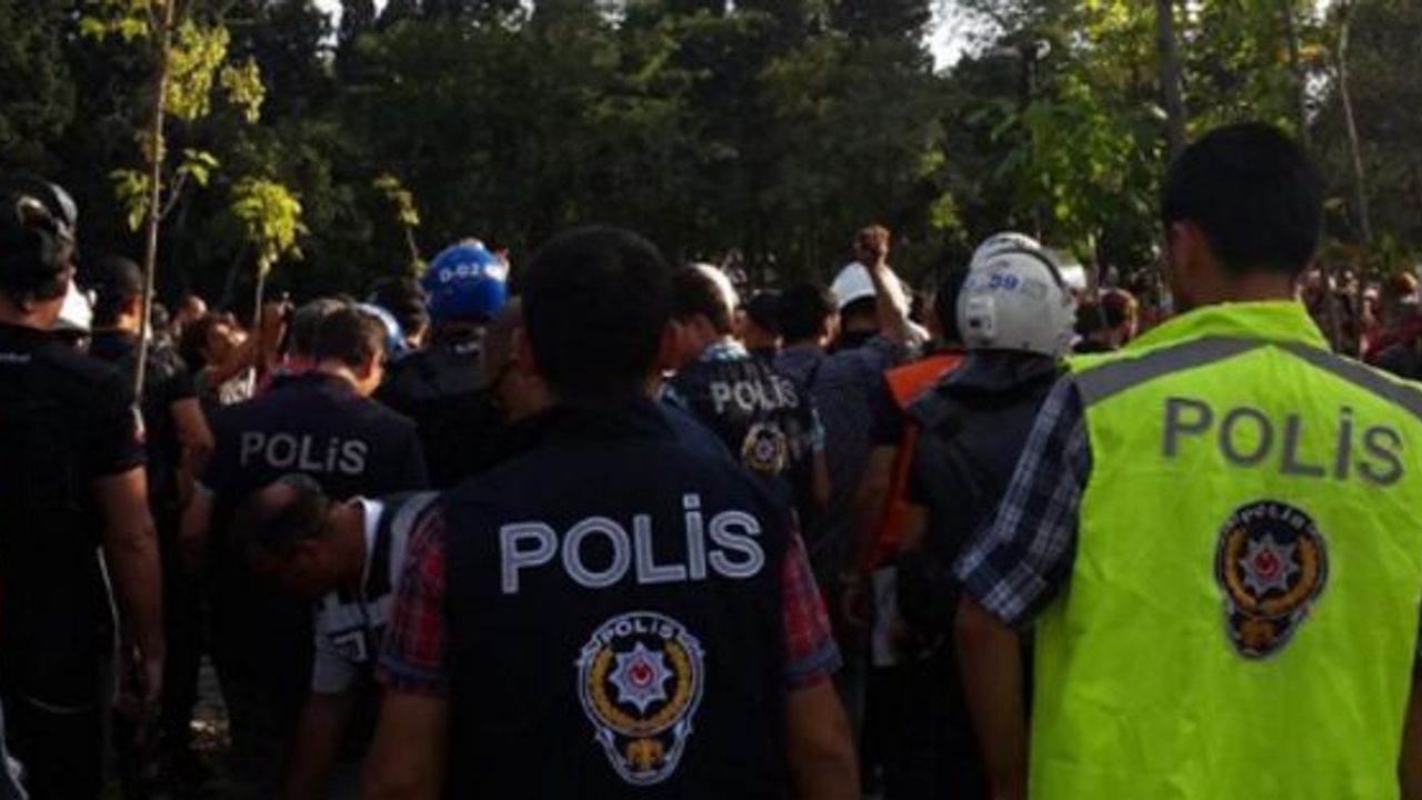 Validebağ'da polis ablukasında fidan diktiler