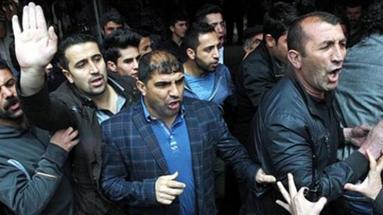 Van'da AKP'yi protesto eden 5 kişi tutuklandı