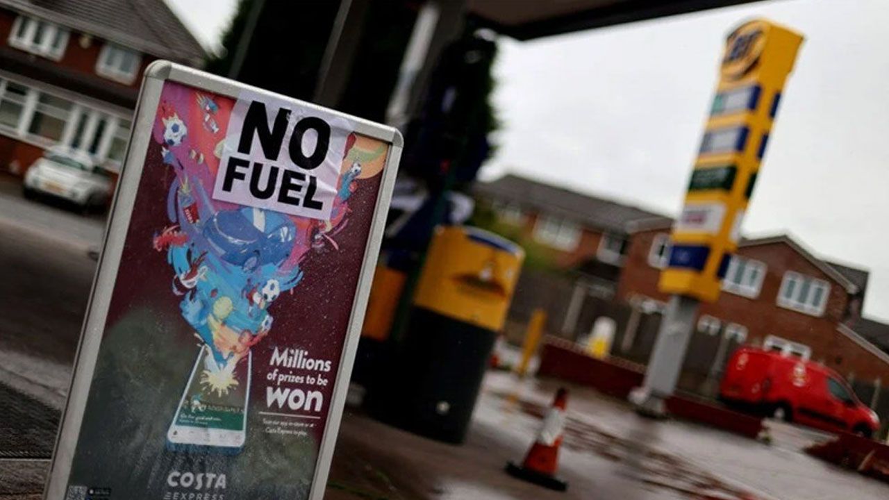 İngiltere'de akaryakıt krizi sürüyor: Benzin istasyonlarında kavgalar başladı
