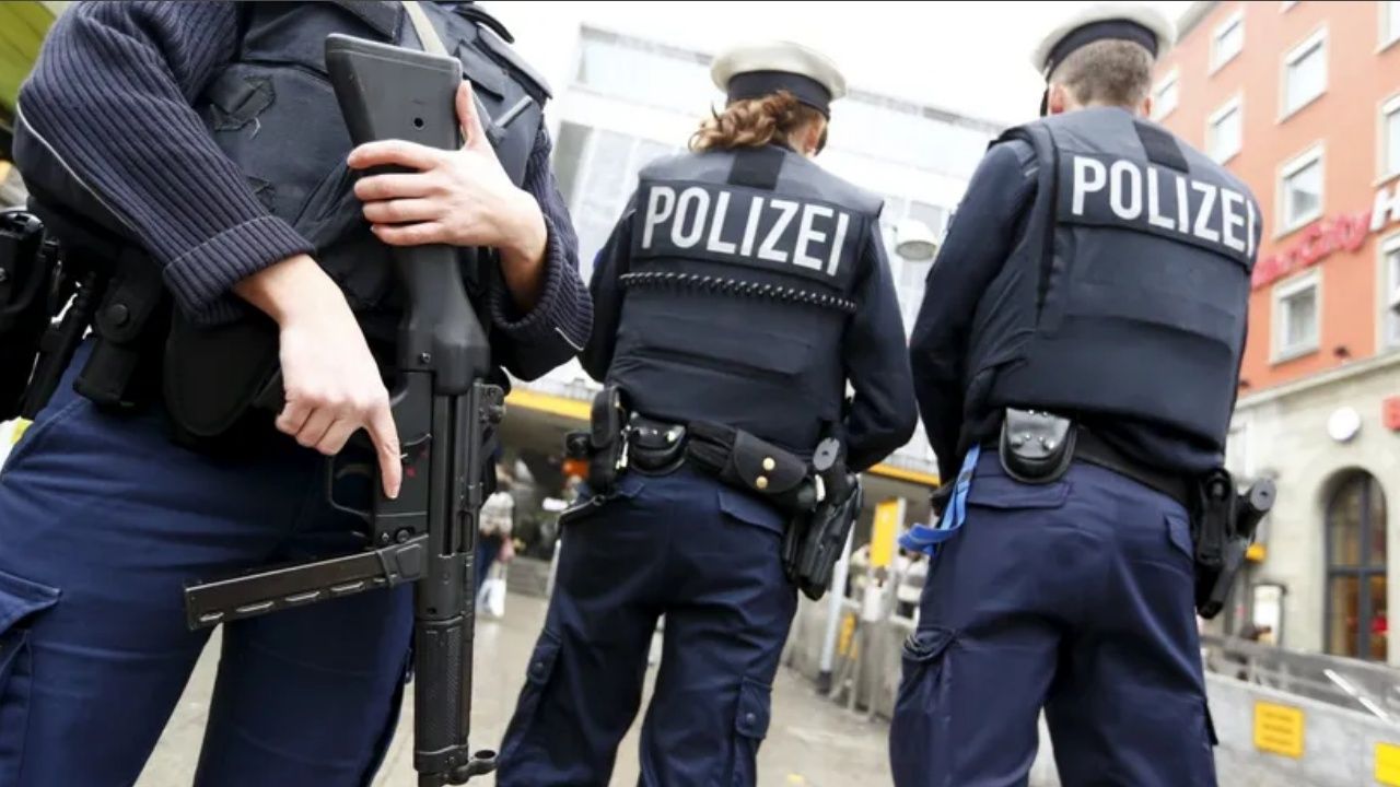 Almanya’da iki polis trafik kontrolü sırasında öldürüldü