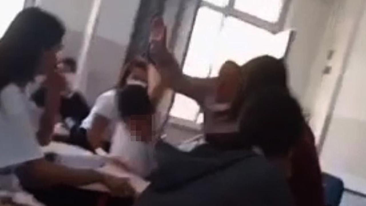 Sınıfta öğrencisini döven öğretmen açığa alındı
