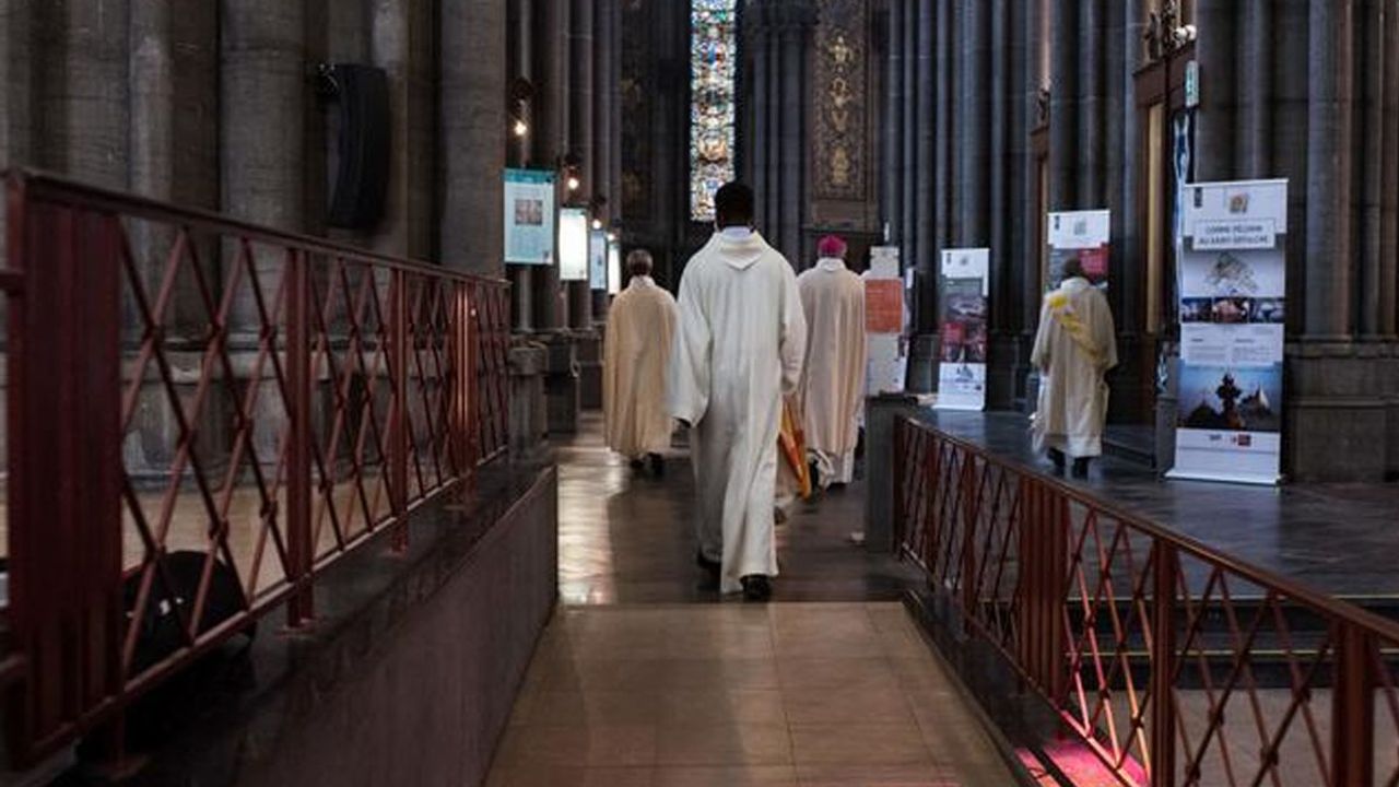Rapor: Fransa Katolik Kilisesi’nde 216 bin çocuk istismara uğradı