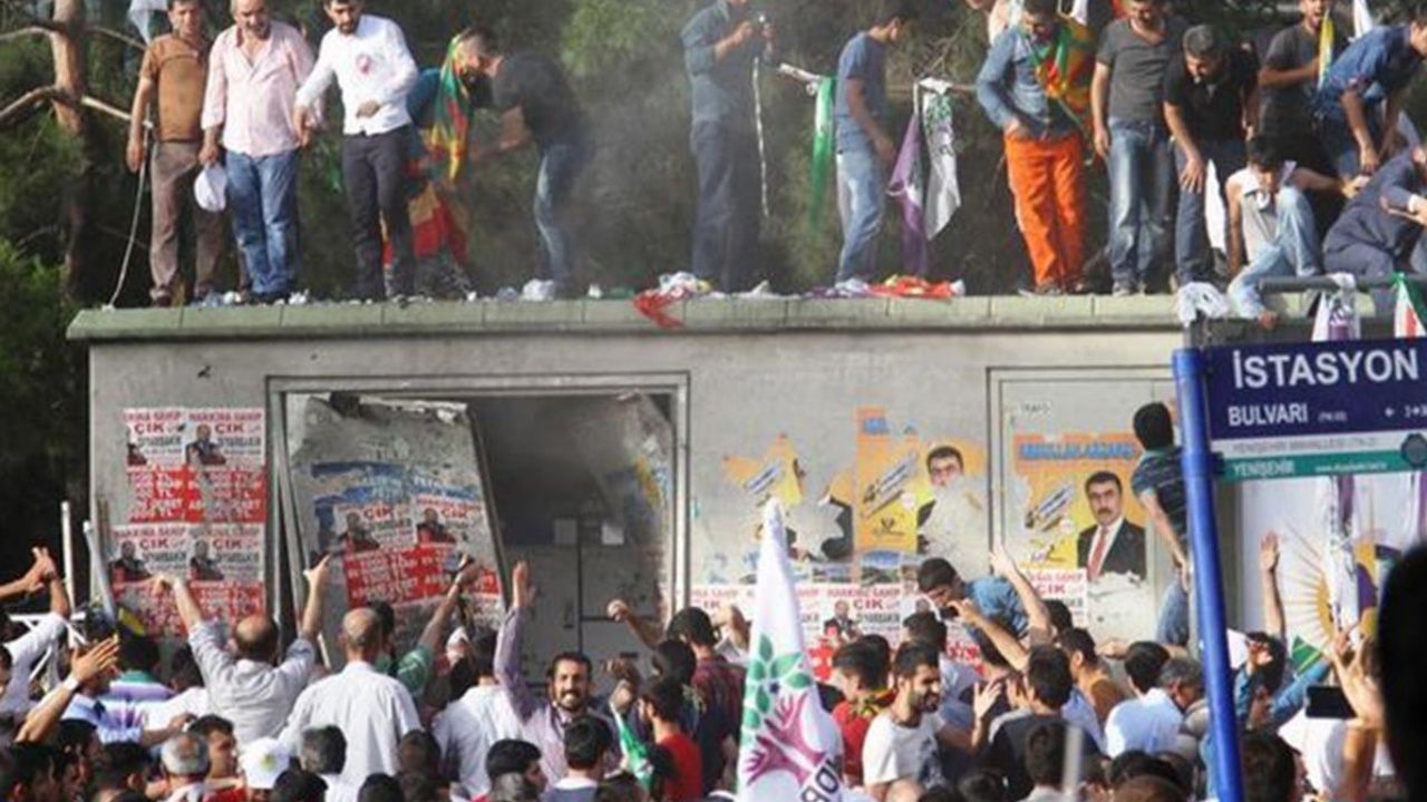 Diyarbakır Katliamı Davası'nda 4 polise verilen iki ay hapis cezası ertelendi