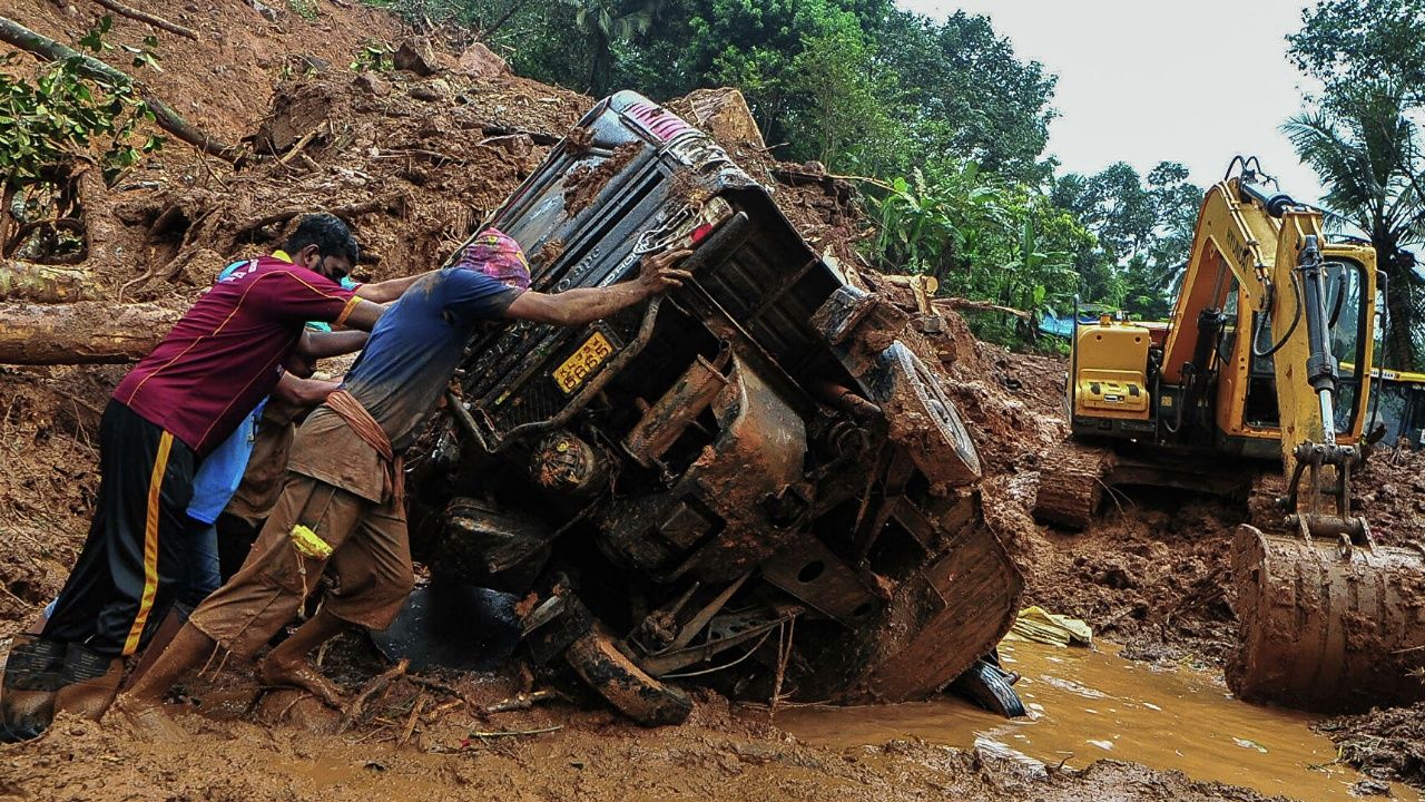 Hindistan'daki şiddetli yağışlarda 18 kişi hayatını kaybetti, onlarca kişi kayıp