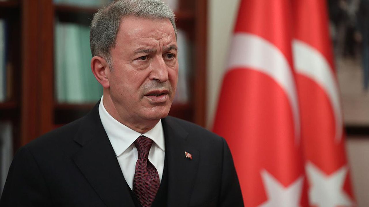 'Erdoğan'ın aday olmaması durumunda AKP kulislerinde en çok Milli Savunma Bakanı Hulusi Akar'ın ismi geçiyor'