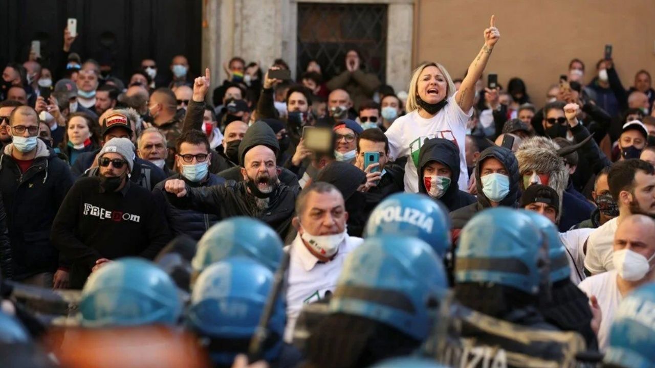 İtalya'da yaklaşık 200 bin kişi faşizme karşı yürüdü